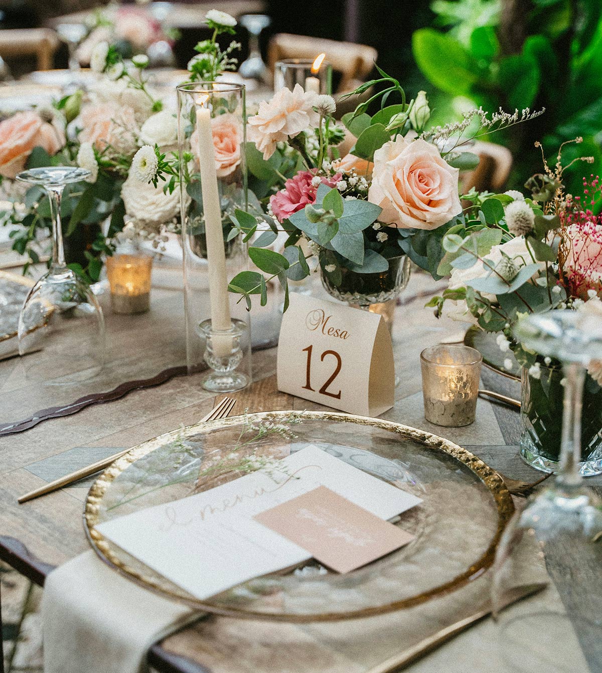 kristy-cruz-z9CmWy85TTY-unsplash wedding decor on a budget