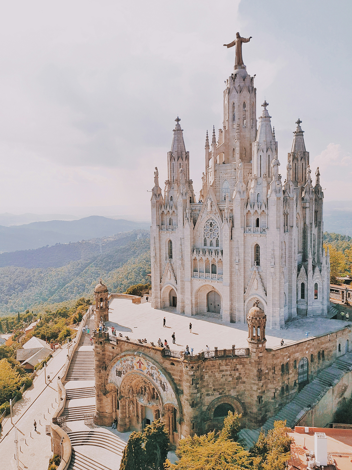 tomas-nozina-UP22zkjJGZo-unsplash barcelona historical places
