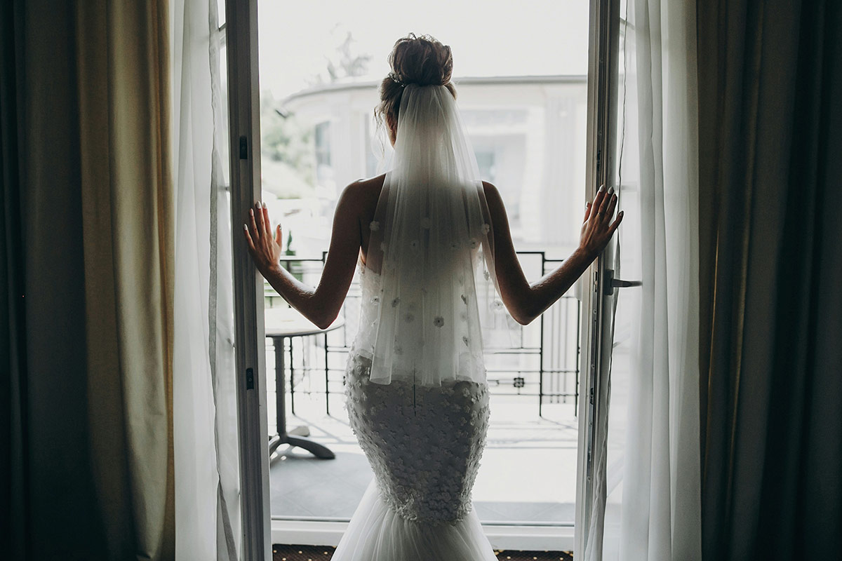 getty-images-kaTMGOw_aqo-unsplash wedding hairstyles for brides