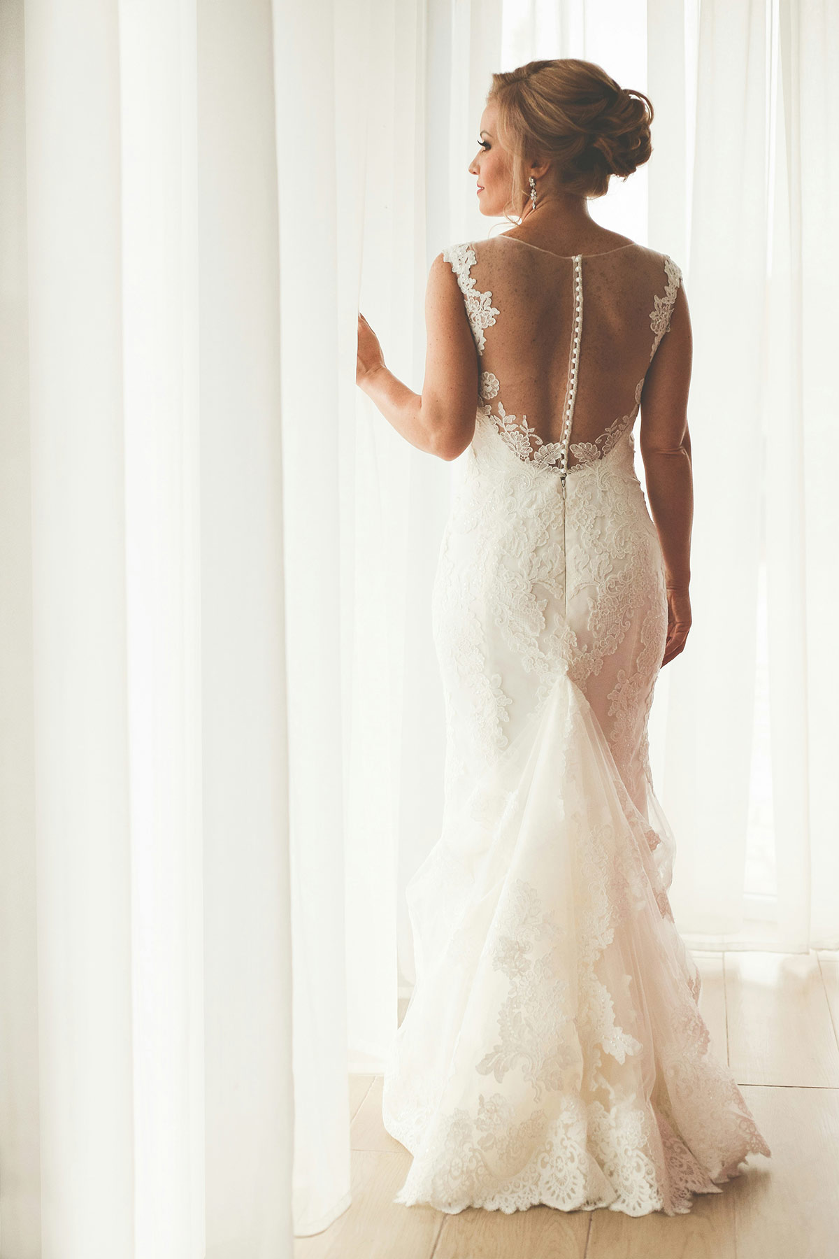 marius-muresan-xfNhe75x_vo-unsplash side swipe wedding hairstyle