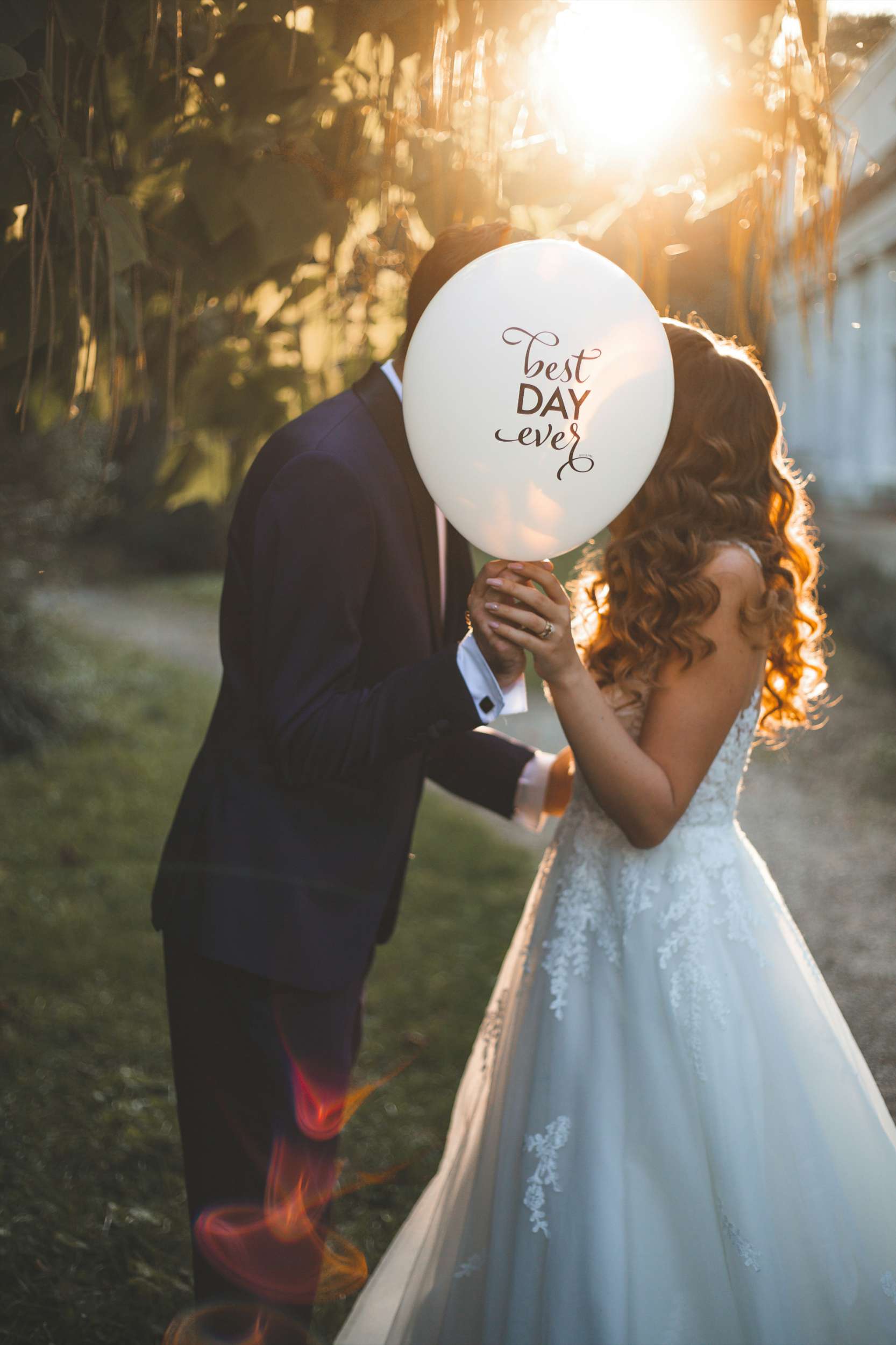 marius-muresan-q5GslI_p_oU-unsplash back yard wedding