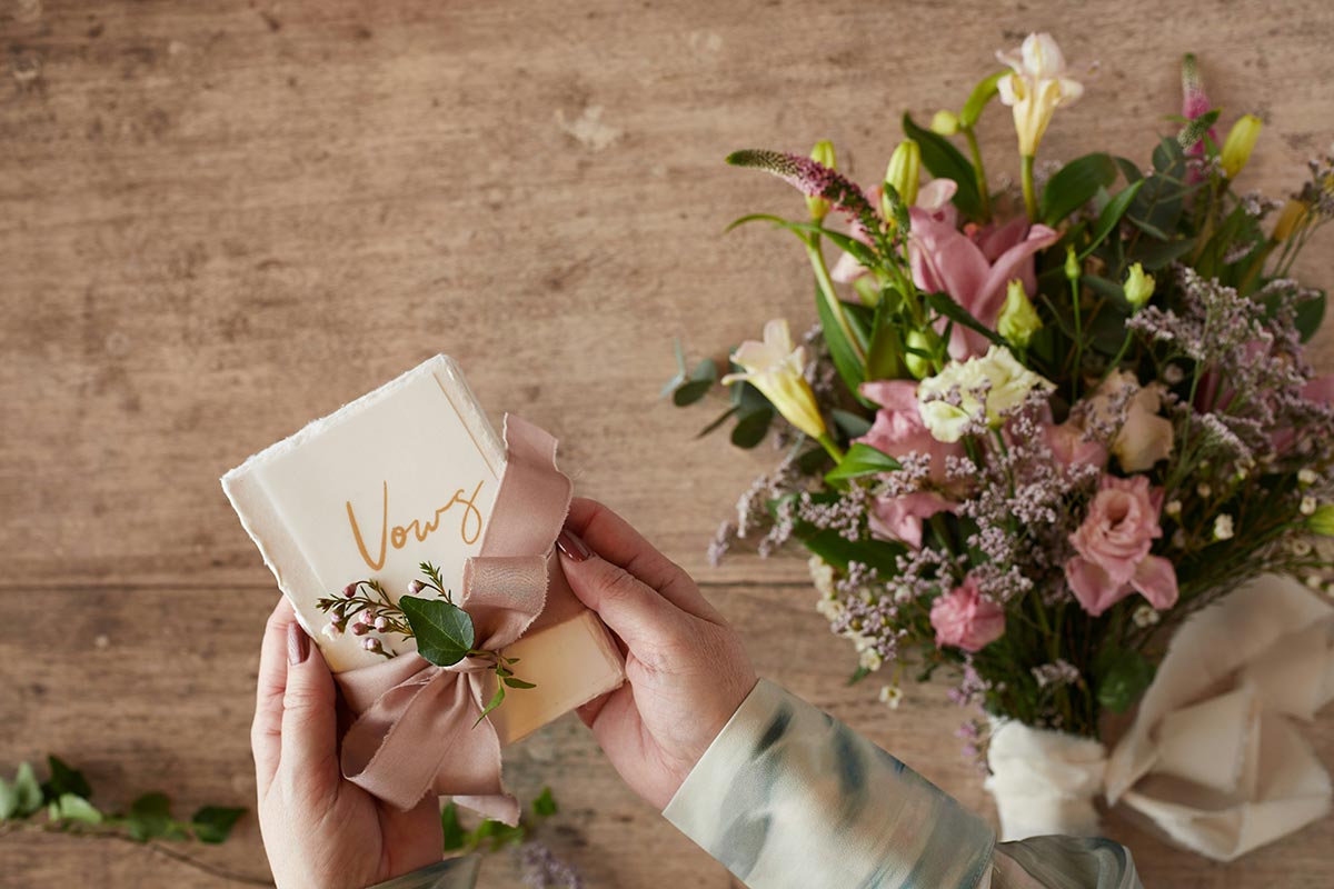 olivie-strauss-iDj3kJrb0_I-unsplash pretty vows inspiration