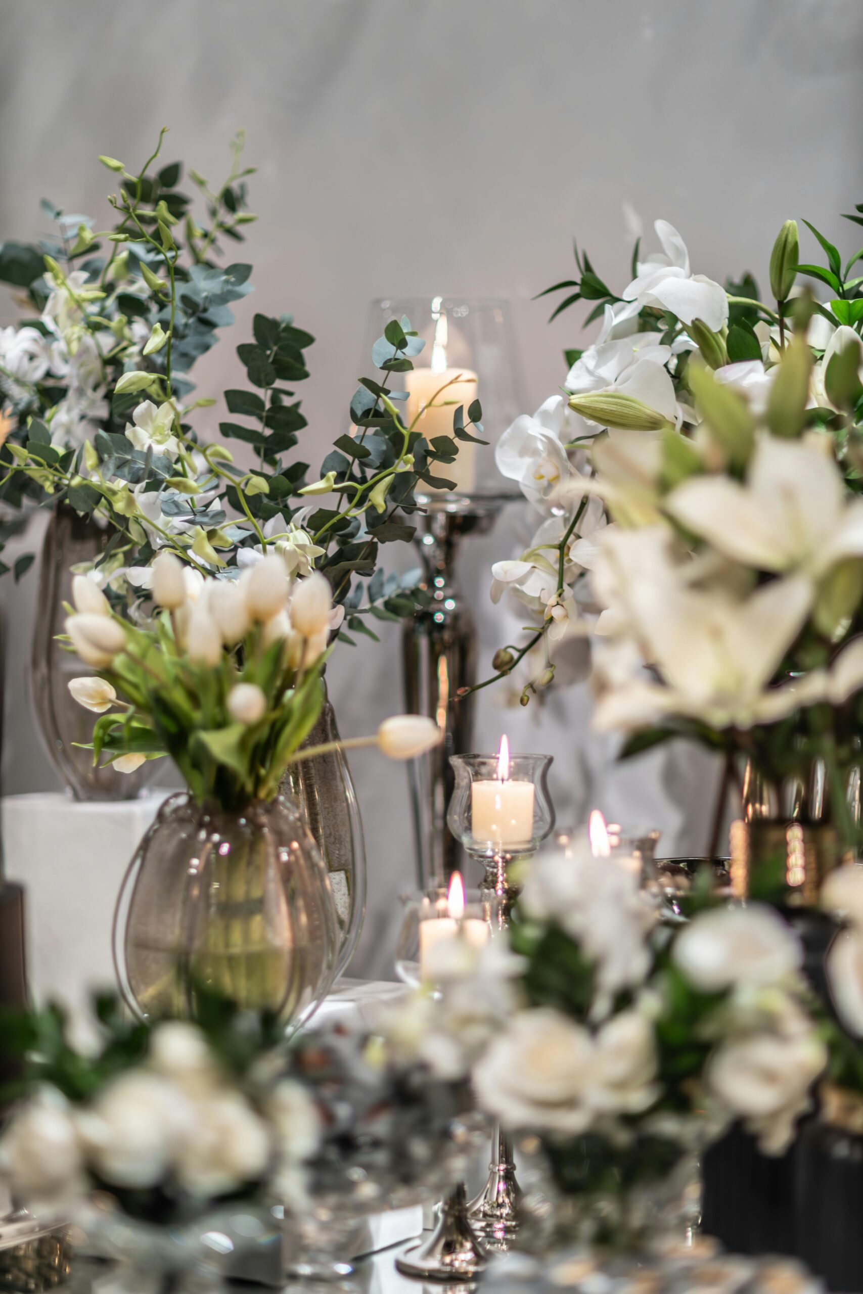 pexels-bertellifotografia-17315462 monochromatic florals for a summer wedding