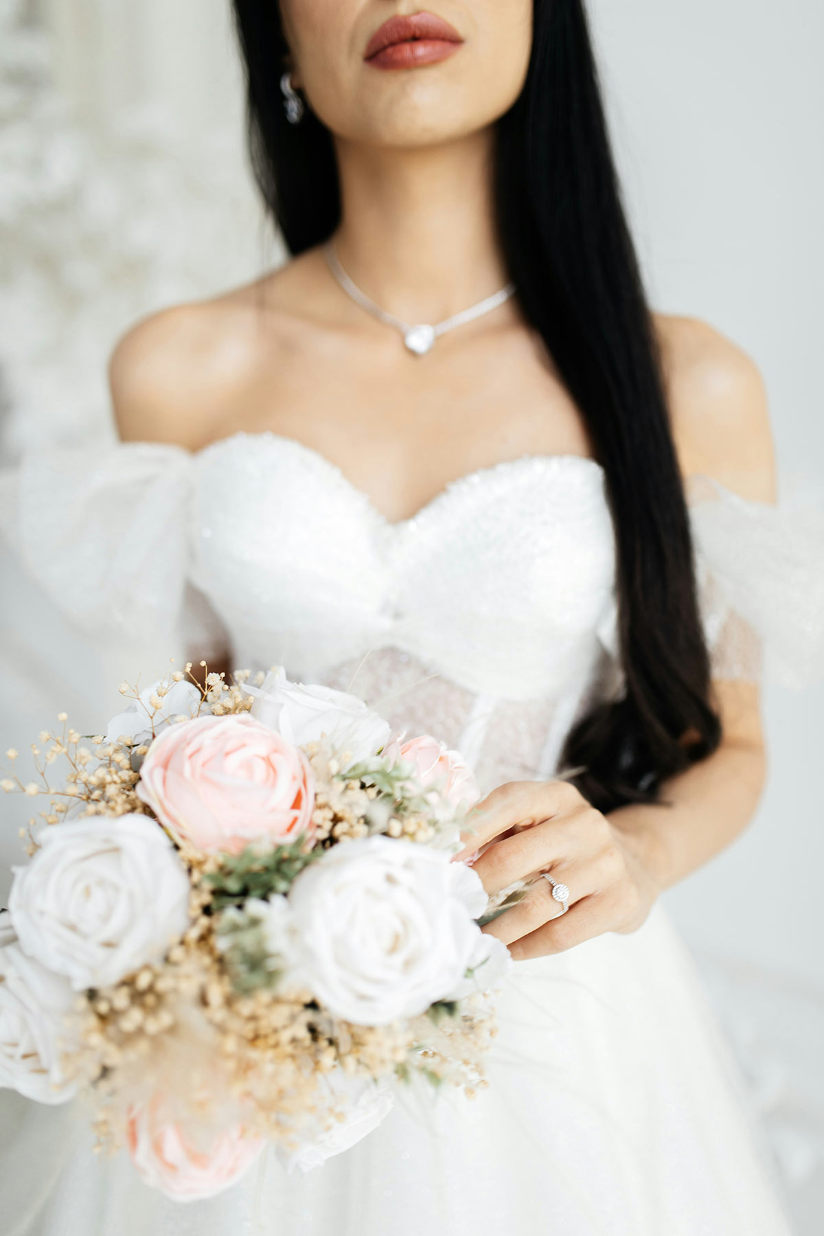 ahmed-63wMaHdXfu4-unsplash bride with custom jewelry for her wedding