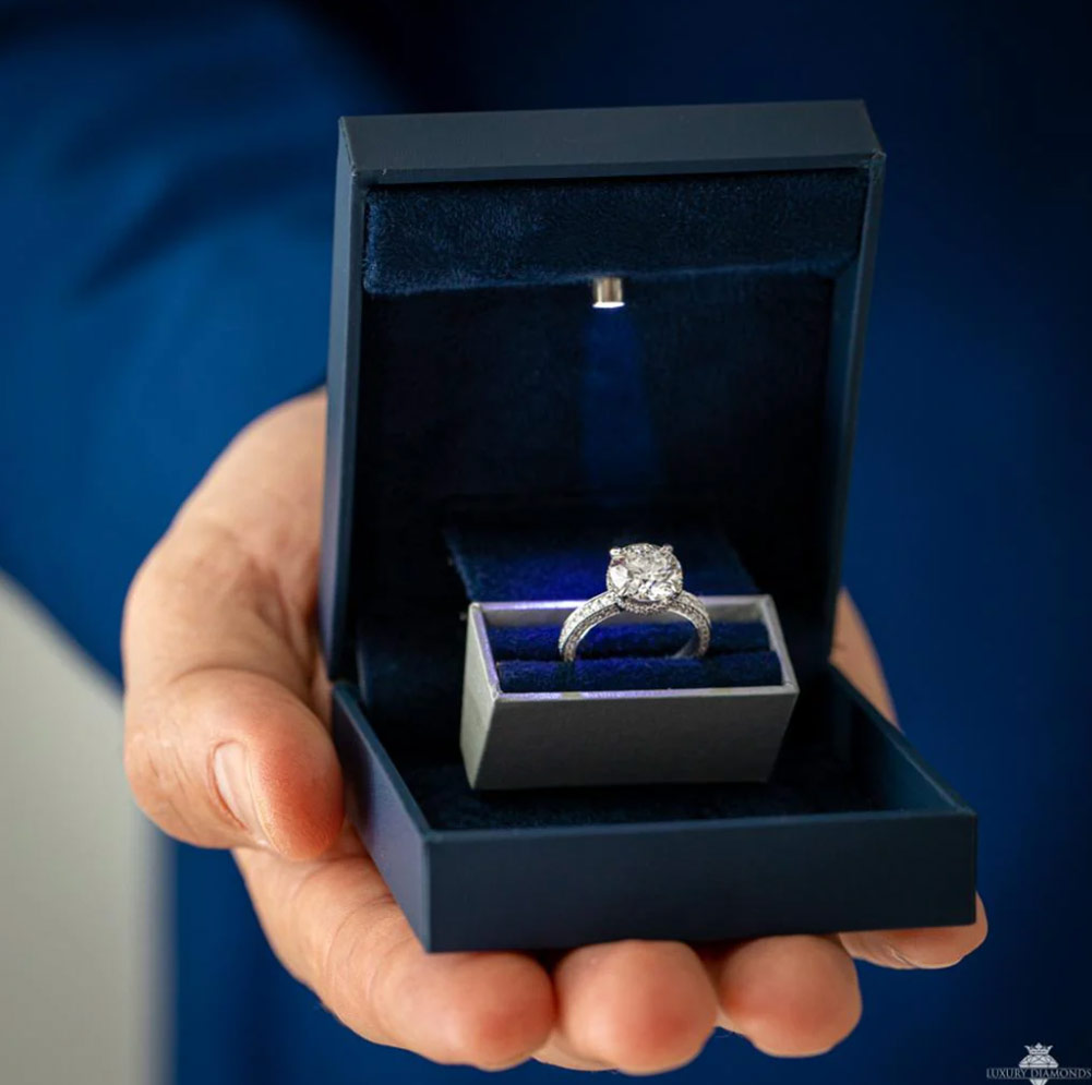 luxary-diamonds-engagement-ring luxury diamonds