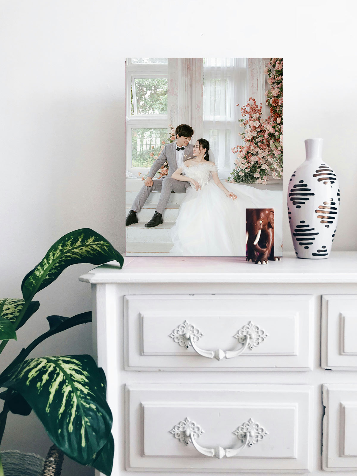 stephanie-harvey-OTUahHcqs0Y-unsplash canvas wall art turn your wedding prints into artwork