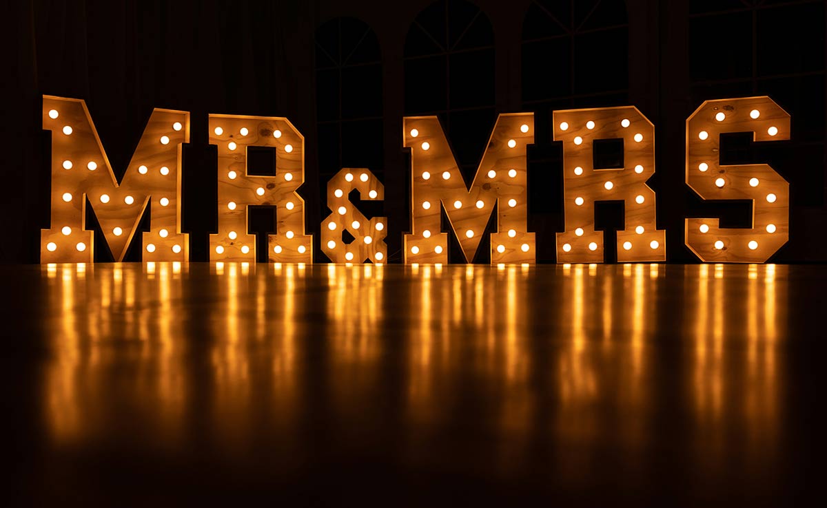 andy-holmes-cbe2y8SK2Xc-unsplash planning your wedding tips and ideas