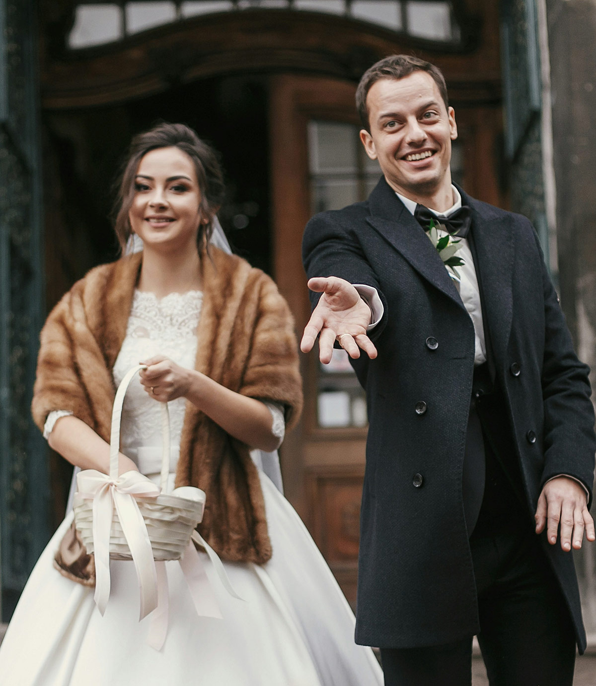getty-images-mEAfWBgEi40-unsplash fur wrap for a wedding