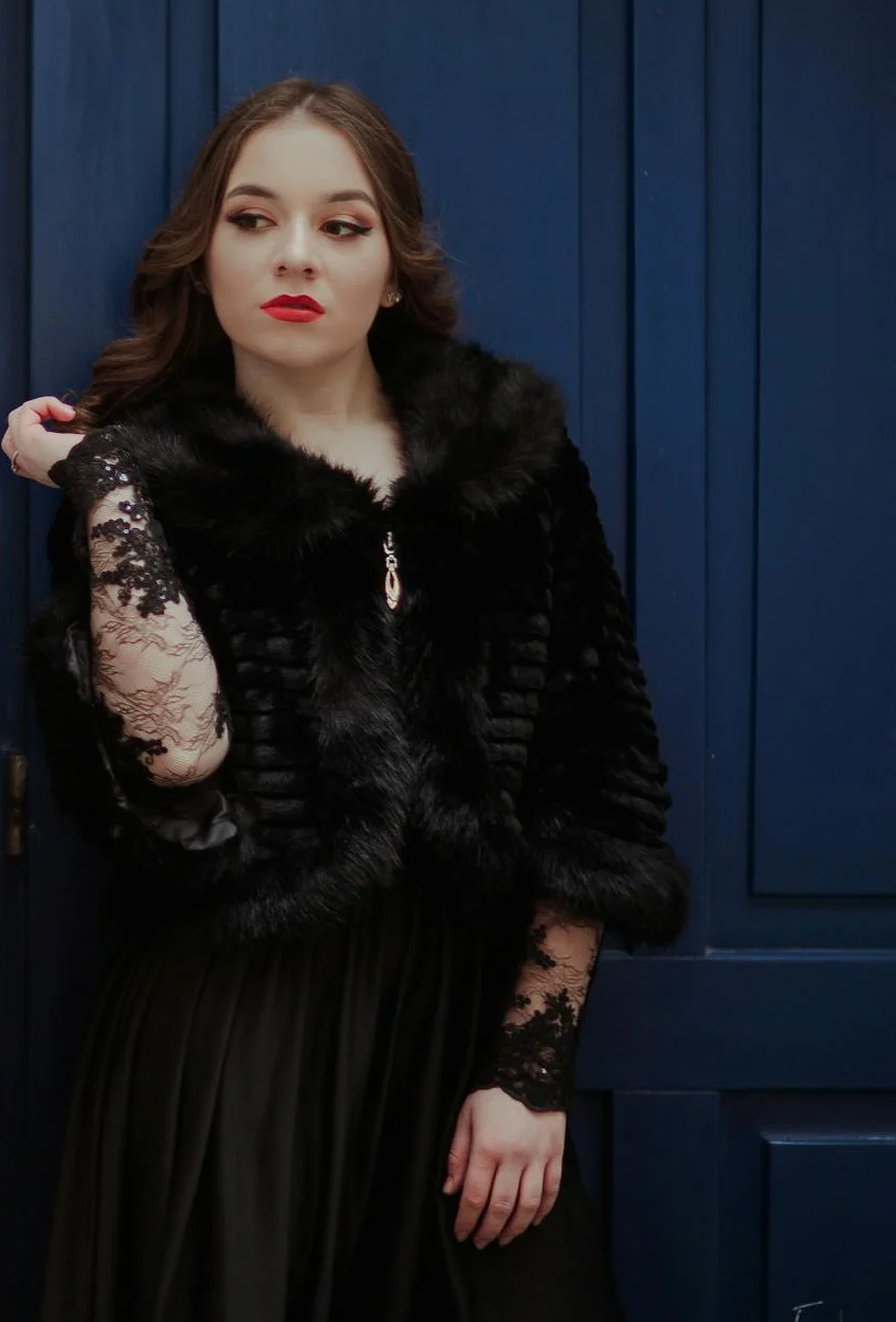 pexels-photo-991086 black wrap for a winter wedding