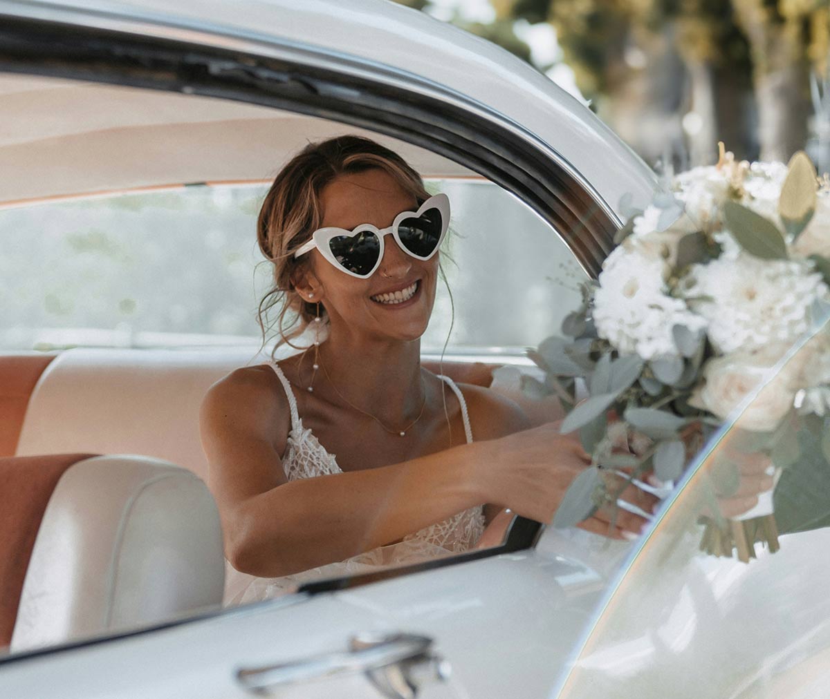 masood-aslami-nuP-40BuUVQ-unsplash sunglasses as wedding favors