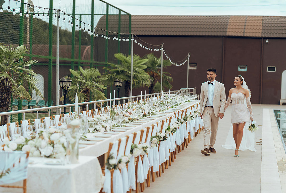 pexels-ekoagalarov-28815666 micro weddings