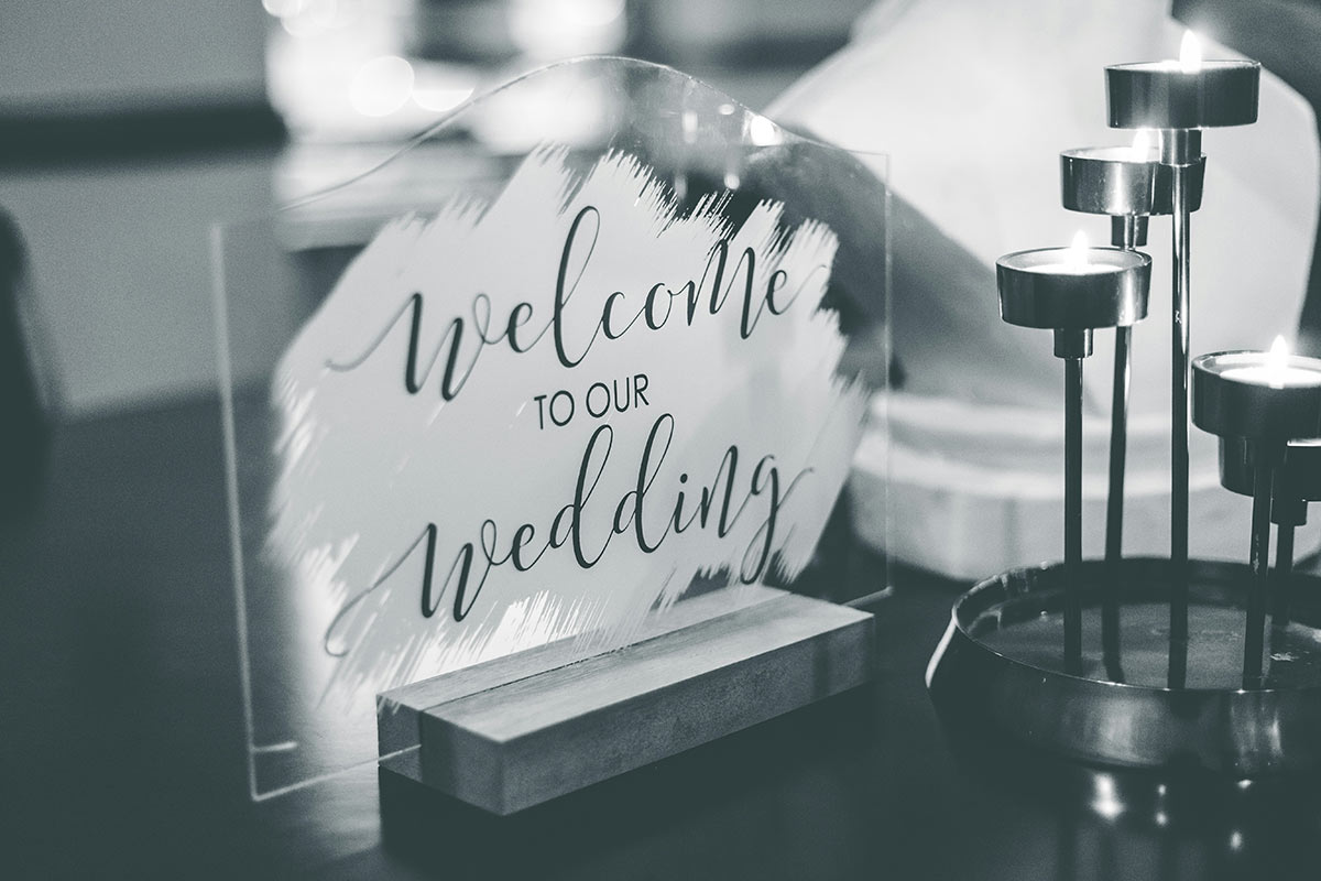 erik-mclean-schU2fhDD9I-unsplash ai wedding ideas