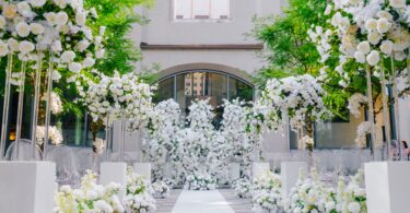 geen and white wedding theme