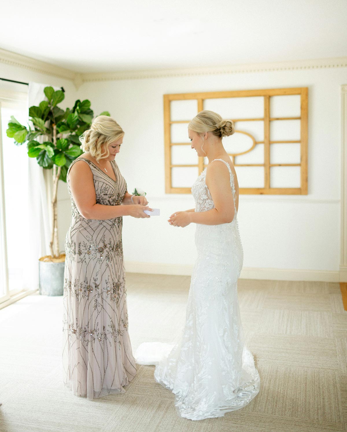 jennifer-kalenberg-fVZ_UnG91k0-unsplash dresses for the mother of the bride