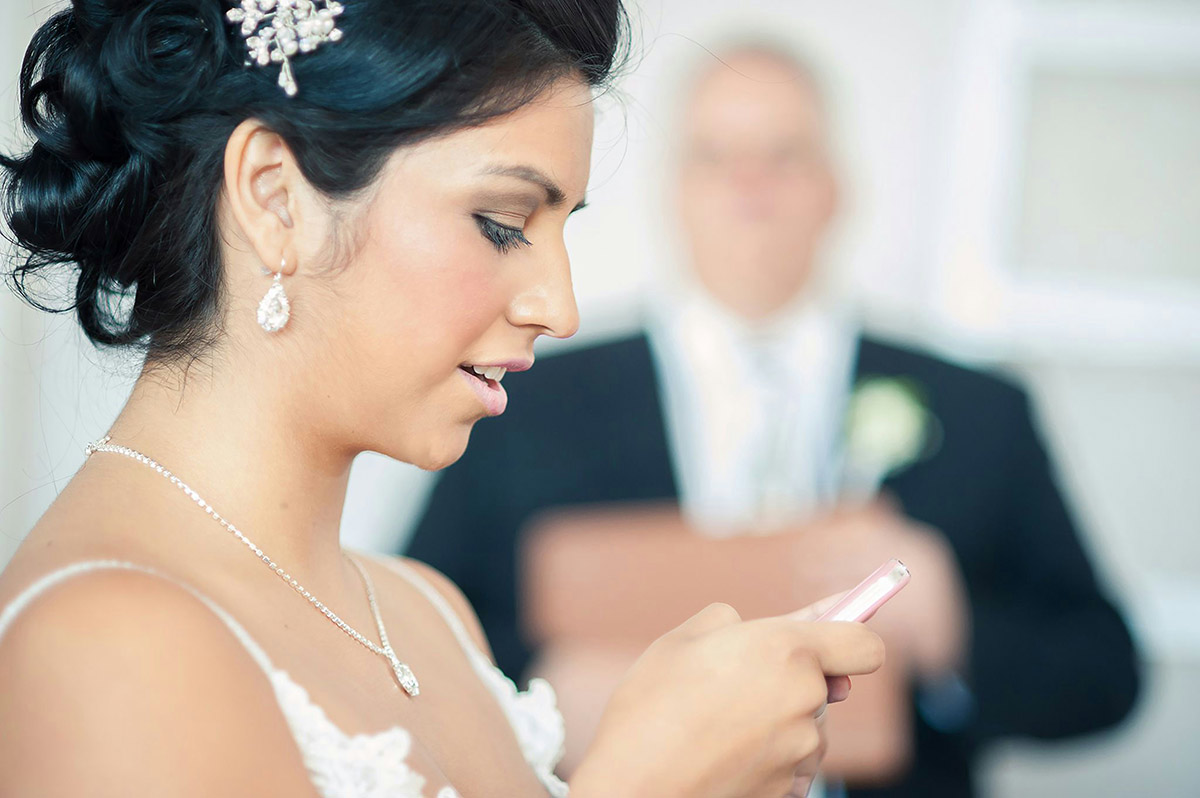 malekfoto-weddings-WG-4IBWeUNA-unsplash nervous saying a wedding speech