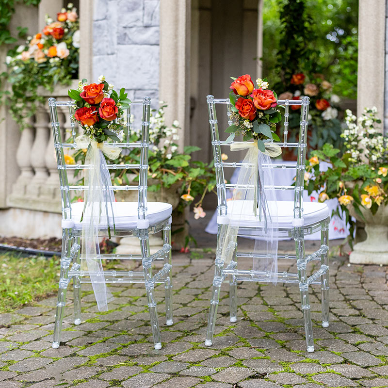 Mariage-chic-classique-orange-2chaises-fleuries-copyright Ombelle fleuriste montreal florist